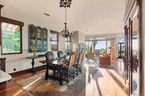 Dining - 2061 Seaview Ave, Del Mar, CA 92014 photo 8 of 8