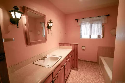 Bath - 2570 Live Oaks Trl, Boulevard, CA 91905 photo 1 of 6
