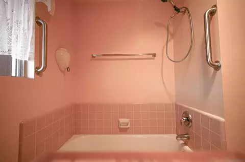 Bath - 2570 Live Oaks Trl, Boulevard, CA 91905 photo 2 of 6