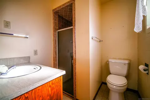 Bath - 2570 Live Oaks Trl, Boulevard, CA 91905 photo 4 of 6