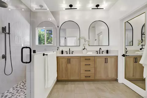 Bath - 7073 Surfbird Cir, Carlsbad, CA 92011 photo 1 of 7