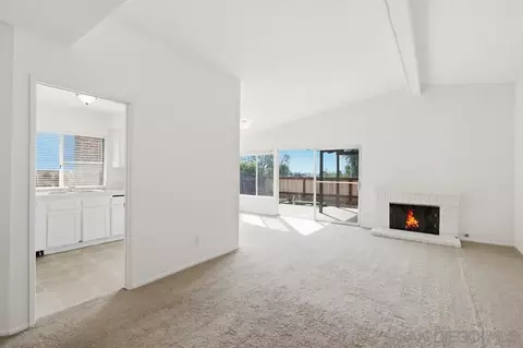 Living - 321 Skyridge Ln, Escondido, CA 92026 photo 1 of 4