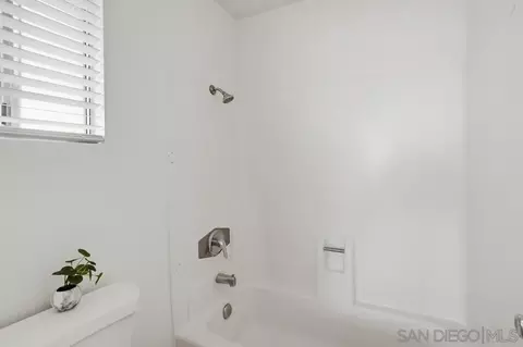 Bath - 321 Skyridge Ln, Escondido, CA 92026 photo 2 of 3