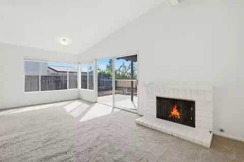Living - 321 Skyridge Ln, Escondido, CA 92026 photo 2 of 4