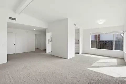 Living - 321 Skyridge Ln, Escondido, CA 92026 photo 3 of 4