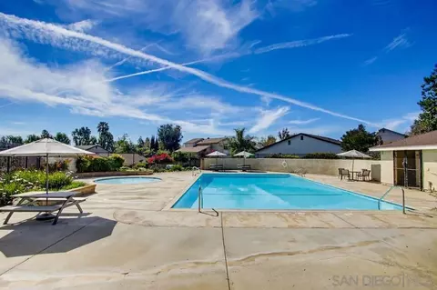 Exterior - 321 Skyridge Ln, Escondido, CA 92026 photo 5 of 8