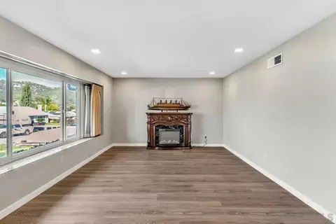 Living - 10143 Maple Tree Rd, Santee, CA 92071 photo 1 of 5