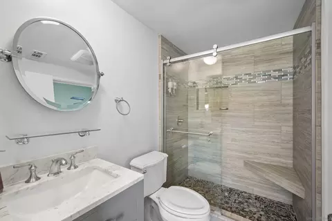Bath - 17415 Port Marnock Dr, Poway, CA 92064 photo 2 of 4