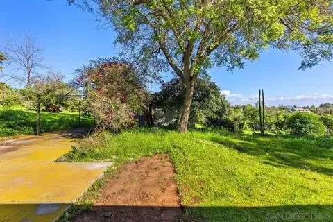 Exterior - 1890 Calmin Dr, Fallbrook, CA 92028 photo 6 of 11