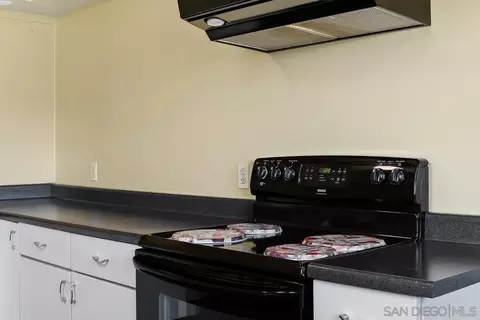 Kitchen - 1890 Calmin Dr, Fallbrook, CA 92028 photo 4 of 6