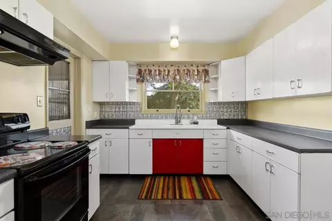 Kitchen - 1890 Calmin Dr, Fallbrook, CA 92028 photo 3 of 6