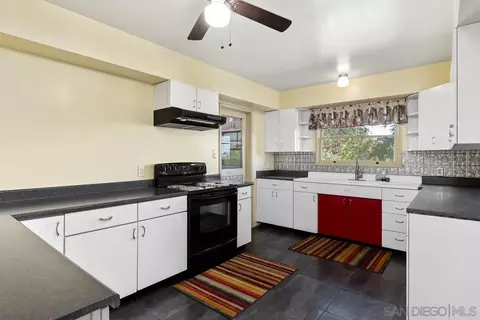 Kitchen - 1890 Calmin Dr, Fallbrook, CA 92028 photo 2 of 6