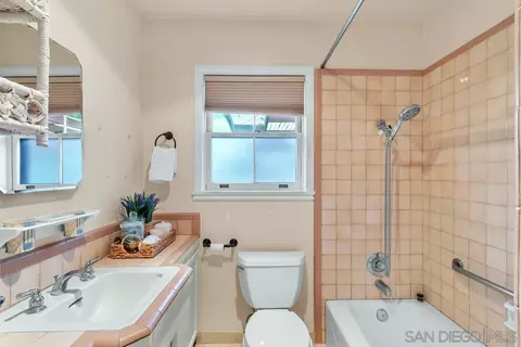 Bath - 431 H Ave, Coronado, CA 92118 photo 1 of 3