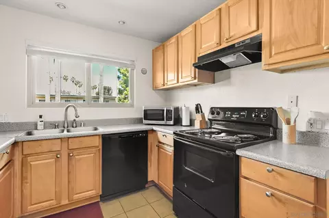 Kitchen - 403 Emerald Ave #8, El Cajon, CA 92020 photo 2 of 3