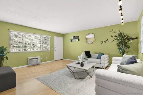 Living - 403 Emerald Ave #8, El Cajon, CA 92020 photo 4 of 4