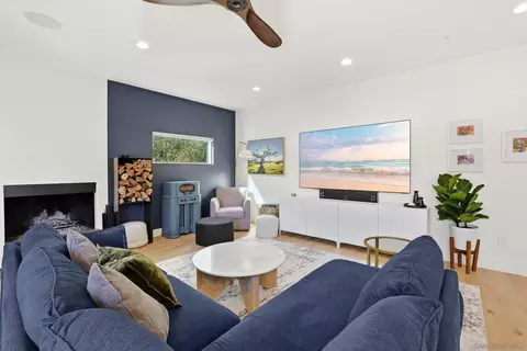 Living - 965 Home Ave, Carlsbad, CA 92008 photo 3 of 7