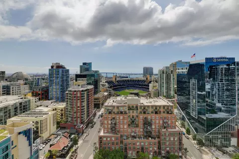 800 The Mark Ln #2206, San Diego, CA 92101