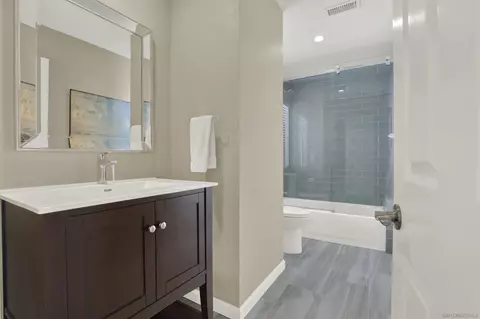 Bath - 753 Concerto Gln, Escondido, CA 92025 photo 2 of 2