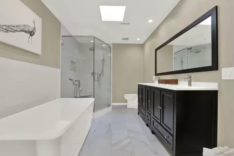 Bath - 753 Concerto Gln, Escondido, CA 92025 photo 1 of 2