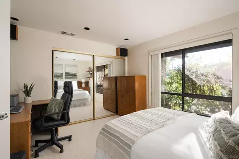Bedroom - 15943 Ranch Hollow Rd, Poway, CA 92064 photo 2 of 5