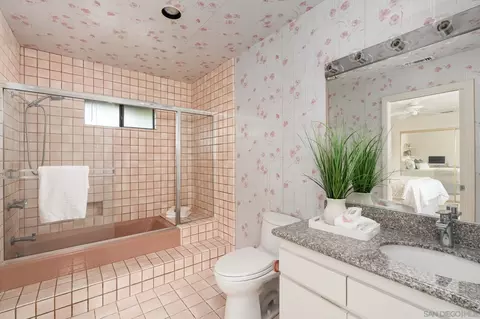Bath - 15943 Ranch Hollow Rd, Poway, CA 92064 photo 5 of 5
