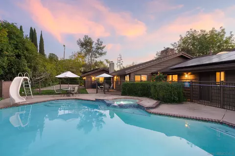 Exterior - 15943 Ranch Hollow Rd, Poway, CA 92064 photo 3 of 4