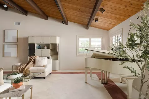 Living - 15943 Ranch Hollow Rd, Poway, CA 92064 photo 3 of 6