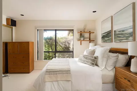 Bedroom - 15943 Ranch Hollow Rd, Poway, CA 92064 photo 1 of 5