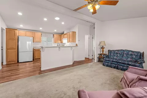 Living - 14089 Pomegranate Ave #214, Poway, CA 92064 photo 3 of 5