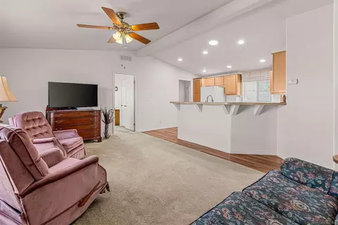 Living - 14089 Pomegranate Ave #214, Poway, CA 92064 photo 2 of 5