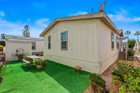 Exterior - 14089 Pomegranate Ave #214, Poway, CA 92064 photo 4 of 8