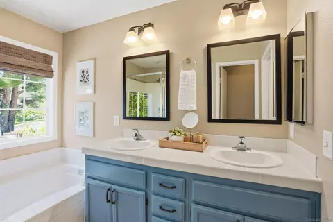 Bath - 32836 Caserta Dr, Temecula, CA 92592 photo 1 of 2