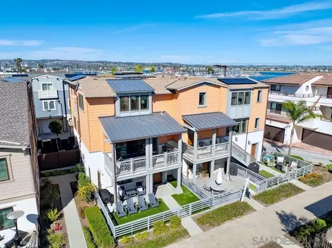823 Jersey Ct, San Diego, CA 92109