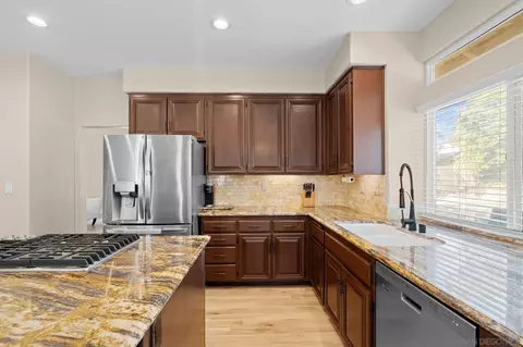 Kitchen - 45632 Corte Lobos, Temecula, CA 92592 photo 2 of 4