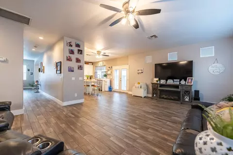 Entry Way - 226 Quail Run Dr, El Centro, CA 92243 photo 3 of 4