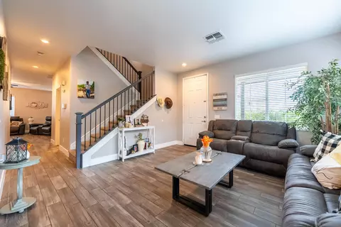 Entry Way - 226 Quail Run Dr, El Centro, CA 92243 photo 1 of 4