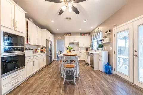 Kitchen - 226 Quail Run Dr, El Centro, CA 92243 photo 2 of 2