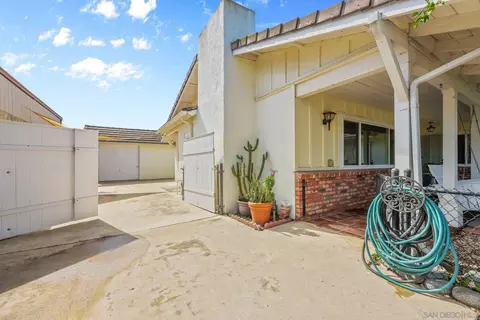 Exterior - 741 Rossiter Ln, Fallbrook, CA 92028 photo 9 of 11