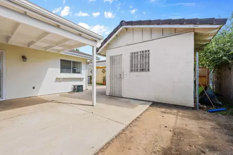 Exterior - 741 Rossiter Ln, Fallbrook, CA 92028 photo 6 of 11