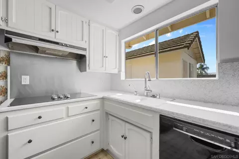 Kitchen - 741 Rossiter Ln, Fallbrook, CA 92028 photo 5 of 5