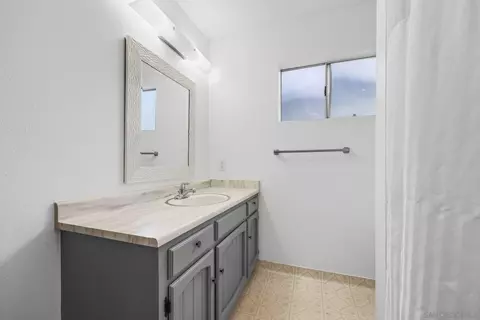 Bath - 741 Rossiter Ln, Fallbrook, CA 92028 photo 1 of 6