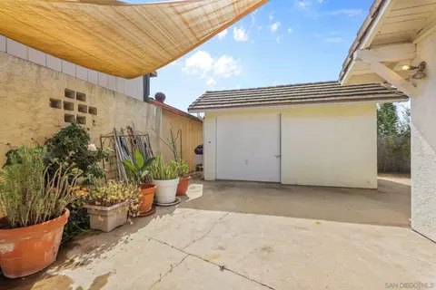 Exterior - 741 Rossiter Ln, Fallbrook, CA 92028 photo 7 of 11