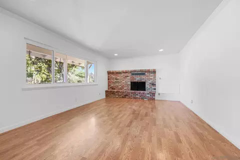 Living - 741 Rossiter Ln, Fallbrook, CA 92028 photo 2 of 6
