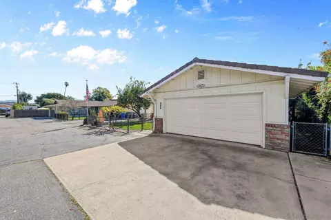 Exterior - 741 Rossiter Ln, Fallbrook, CA 92028 photo 10 of 11