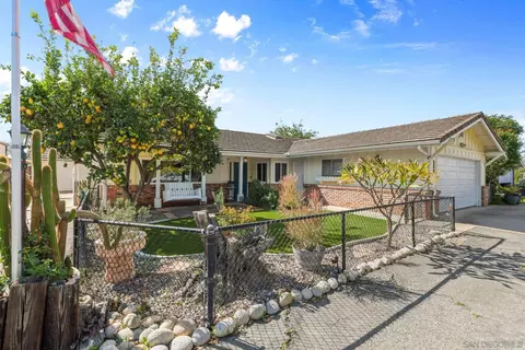 Exterior - 741 Rossiter Ln, Fallbrook, CA 92028 photo 2 of 11