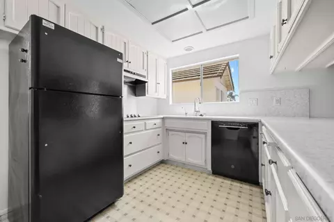 Kitchen - 741 Rossiter Ln, Fallbrook, CA 92028 photo 3 of 5