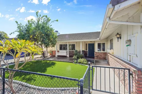 Exterior - 741 Rossiter Ln, Fallbrook, CA 92028 photo 3 of 11