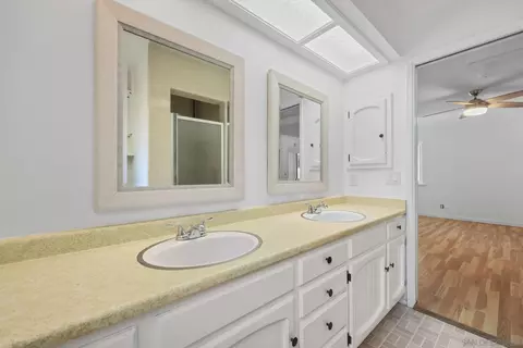 Bath - 741 Rossiter Ln, Fallbrook, CA 92028 photo 5 of 6
