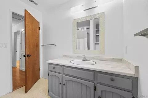 Bath - 741 Rossiter Ln, Fallbrook, CA 92028 photo 2 of 6