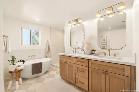 Bath - 14334 Sandown Ct, Poway, CA 92064 photo 1 of 7